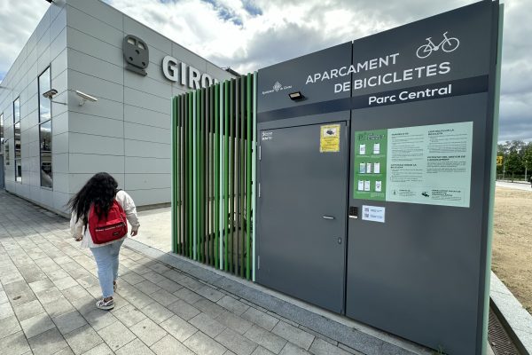 Entra en funcionament al Parc Central el primer aparcament segur per a bicicletes de la ciutat